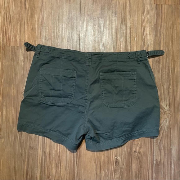 Shorts - Picture 2 of 3